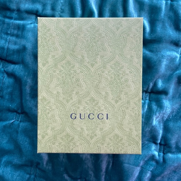 Accessories - Gucci box